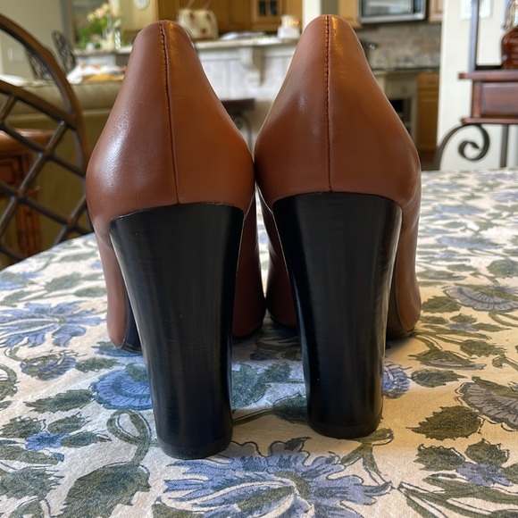 Brooks Brothers Saddle Tan Point Toe Chunky Women’s Heels Size 10 - Picture 3 of 11